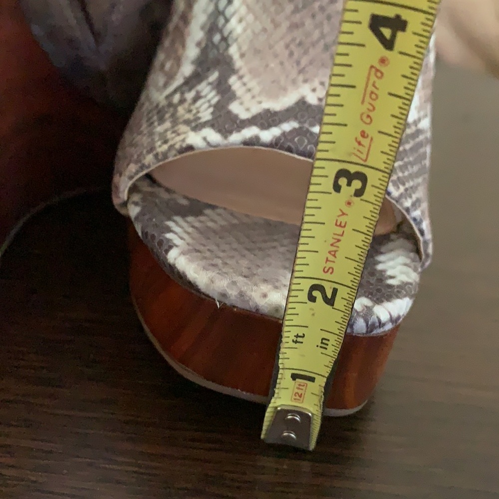 Shoes - Picture 5 of 6